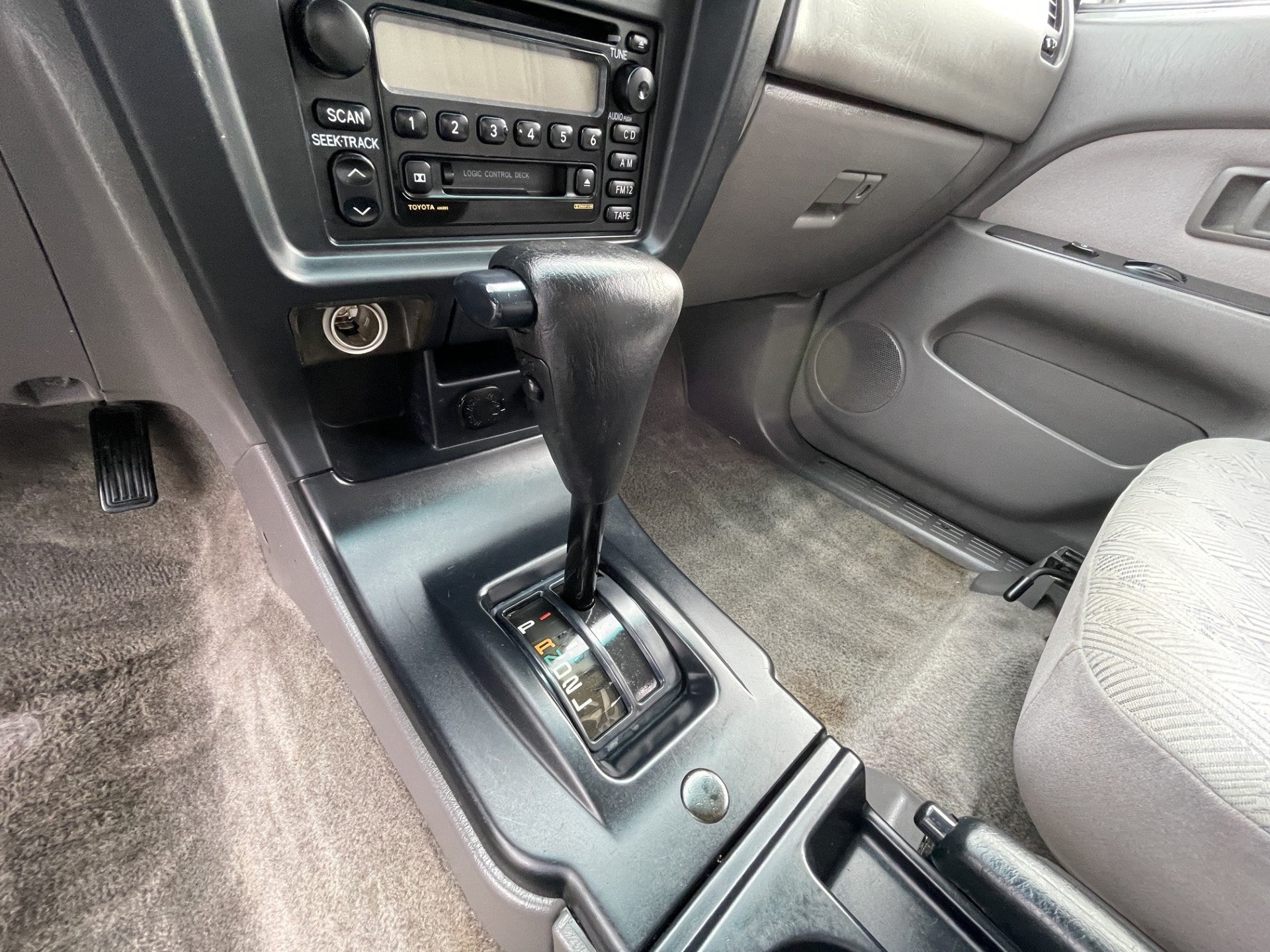 Used 2001 Toyota 4Runner SR5 RWD image 17
