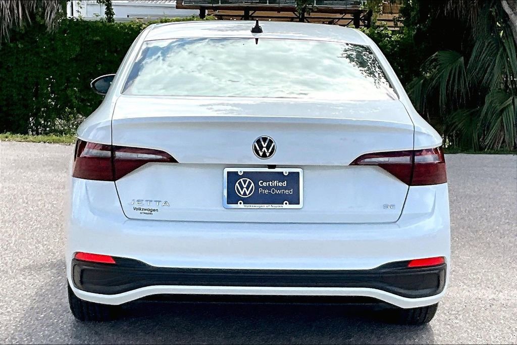 Certified 2023 Volkswagen Jetta SE w/ Panoramic Sunroof Package image 6