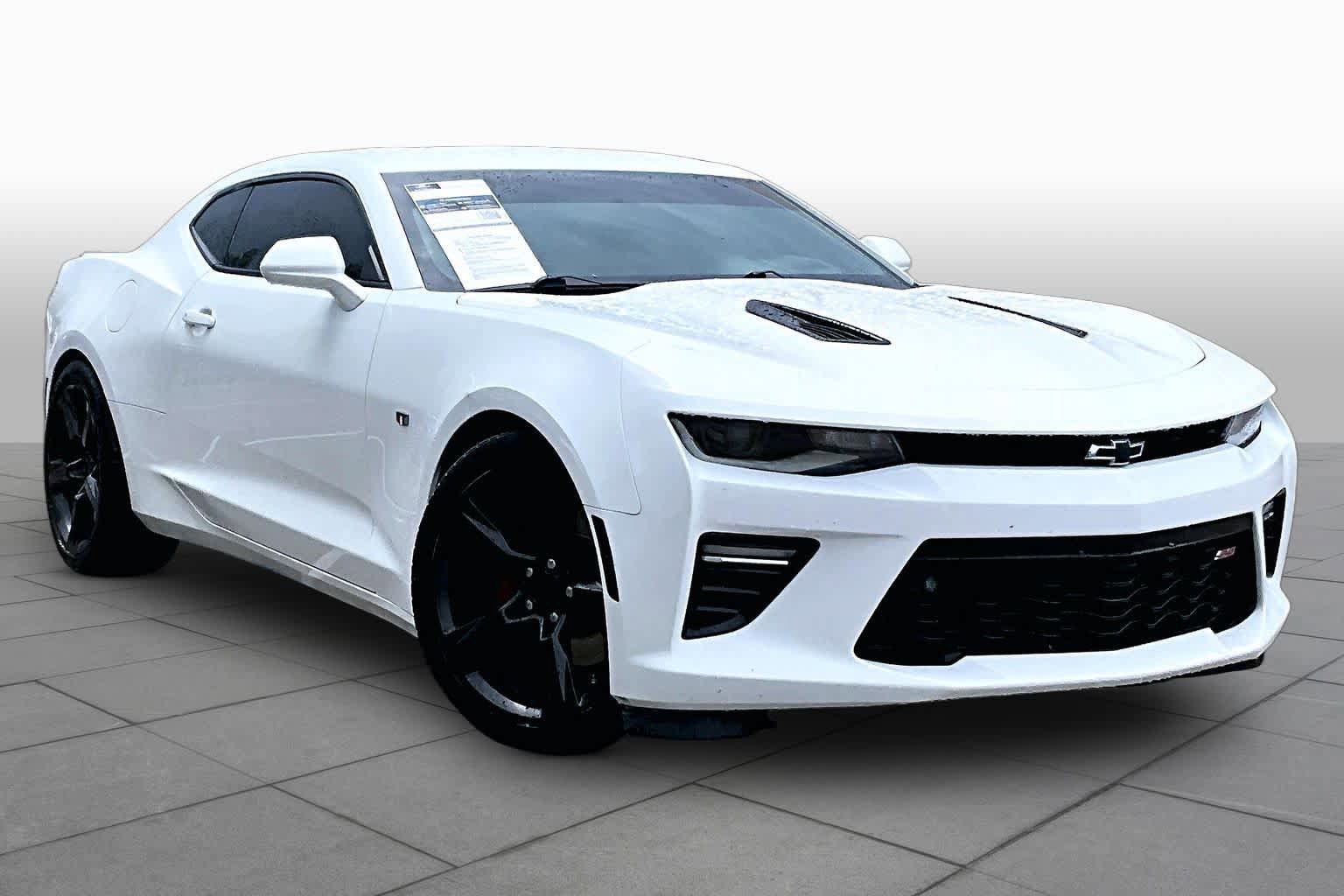 Used 2018 Chevrolet Camaro SS RWD image 3
