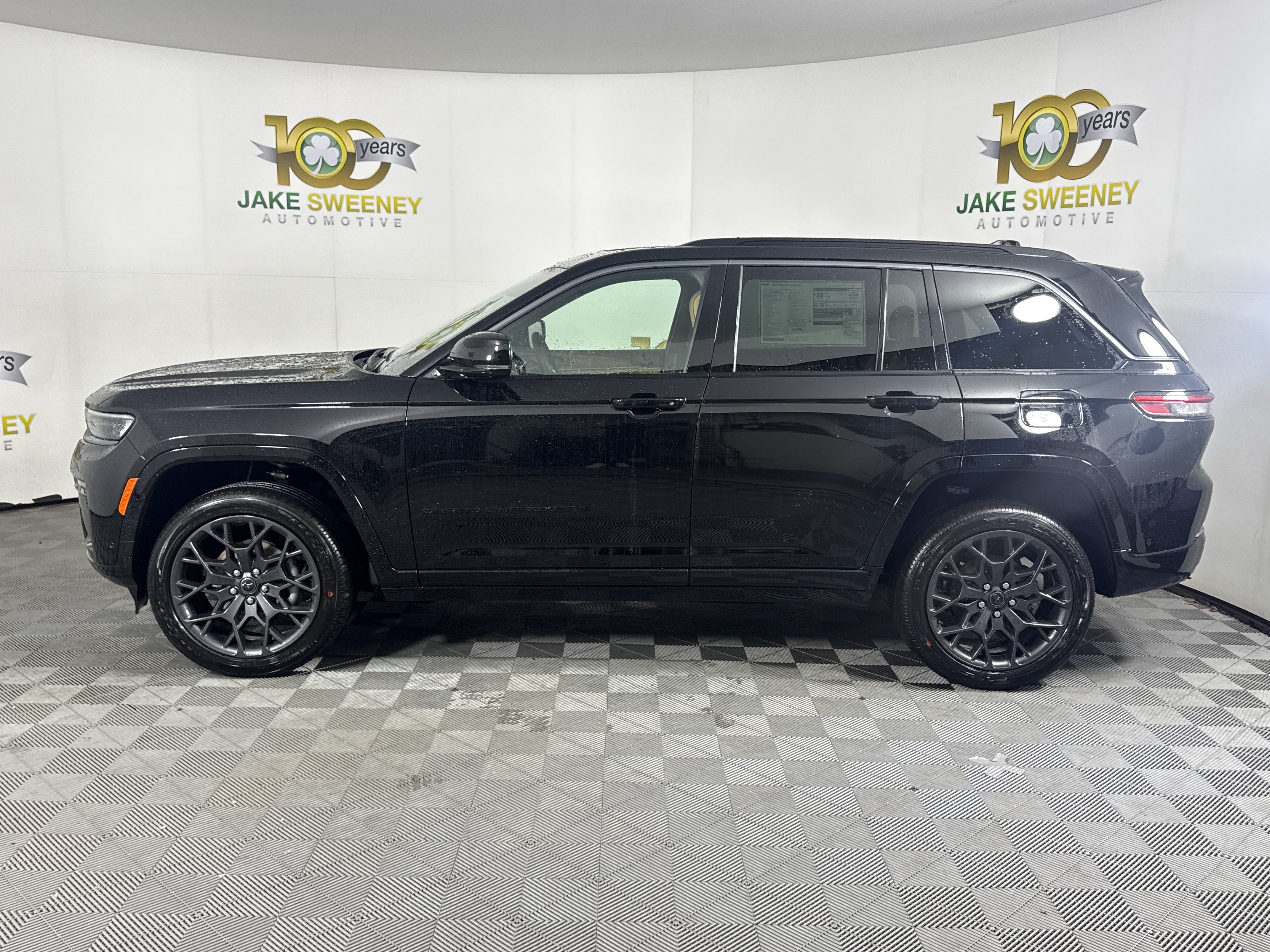 New 2027 Jeep Grand Cherokee Summit AWD/4WD image 4