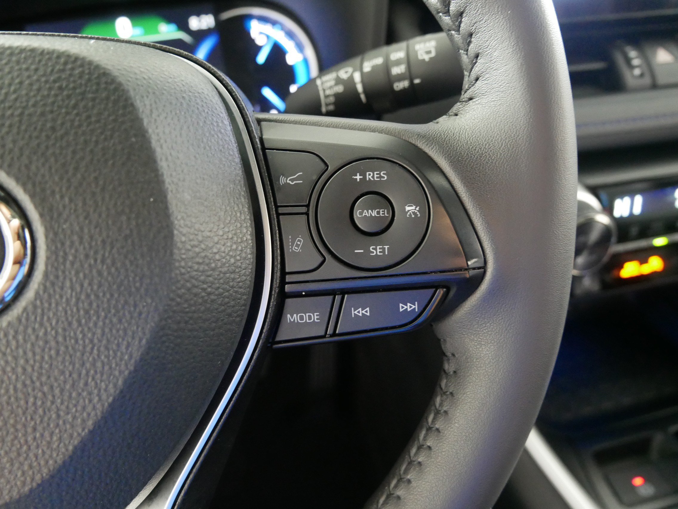 Used 2025 Toyota RAV4 XSE w/ Weather Package AWD/4WD image 28