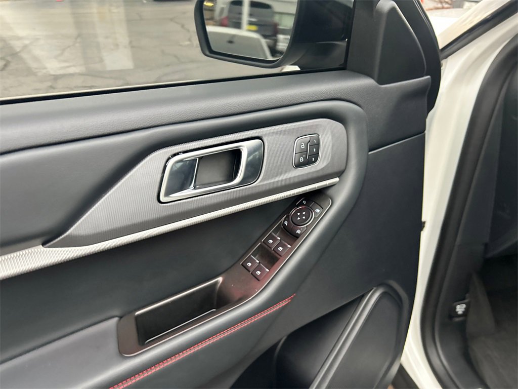 Used 2025 Ford Explorer ST-Line w/ Premium Package image 14
