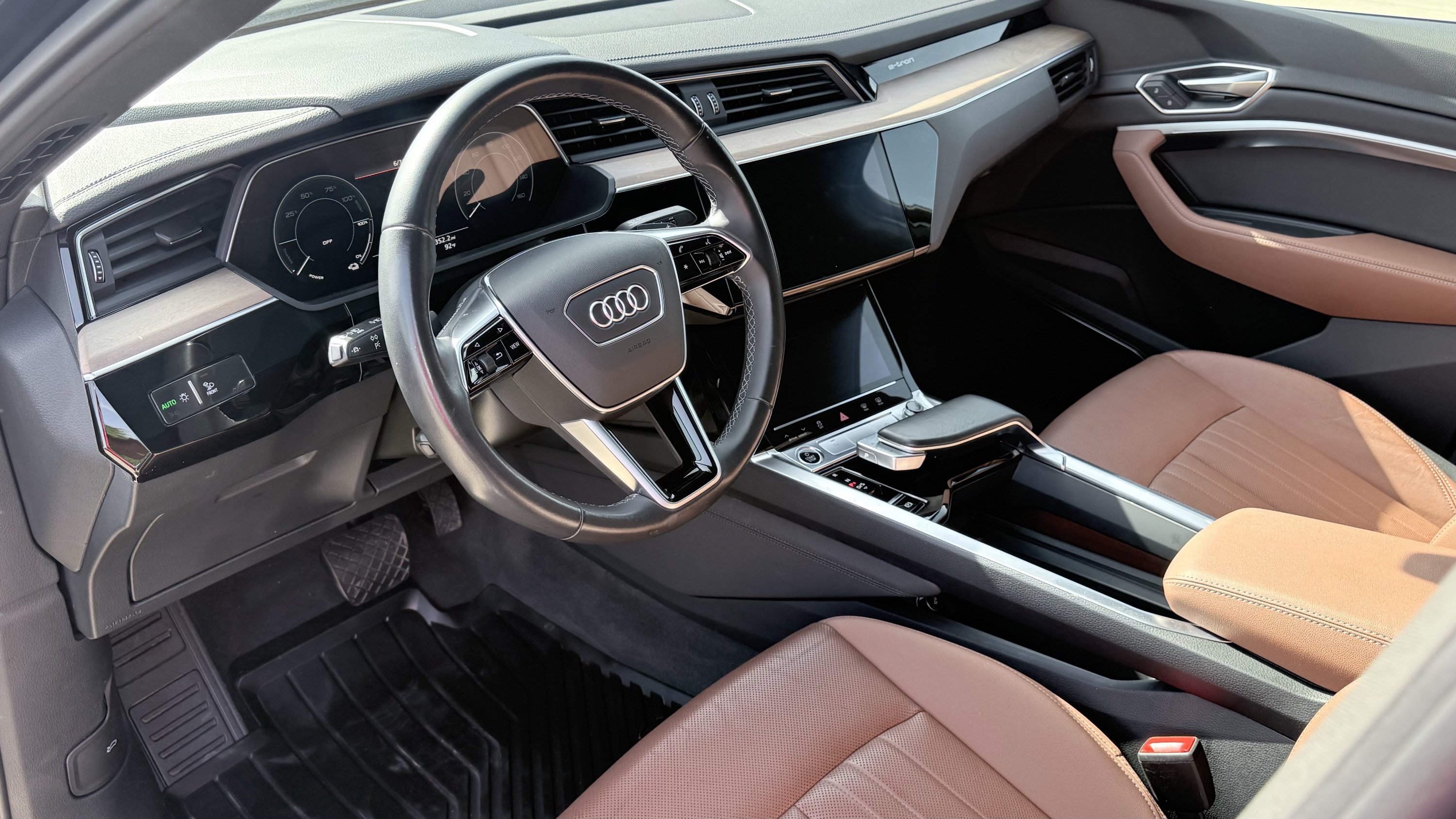 Used 2024 Audi Q8 e-tron Premium Plus w/ Premium Plus Package AWD/4WD image 17
