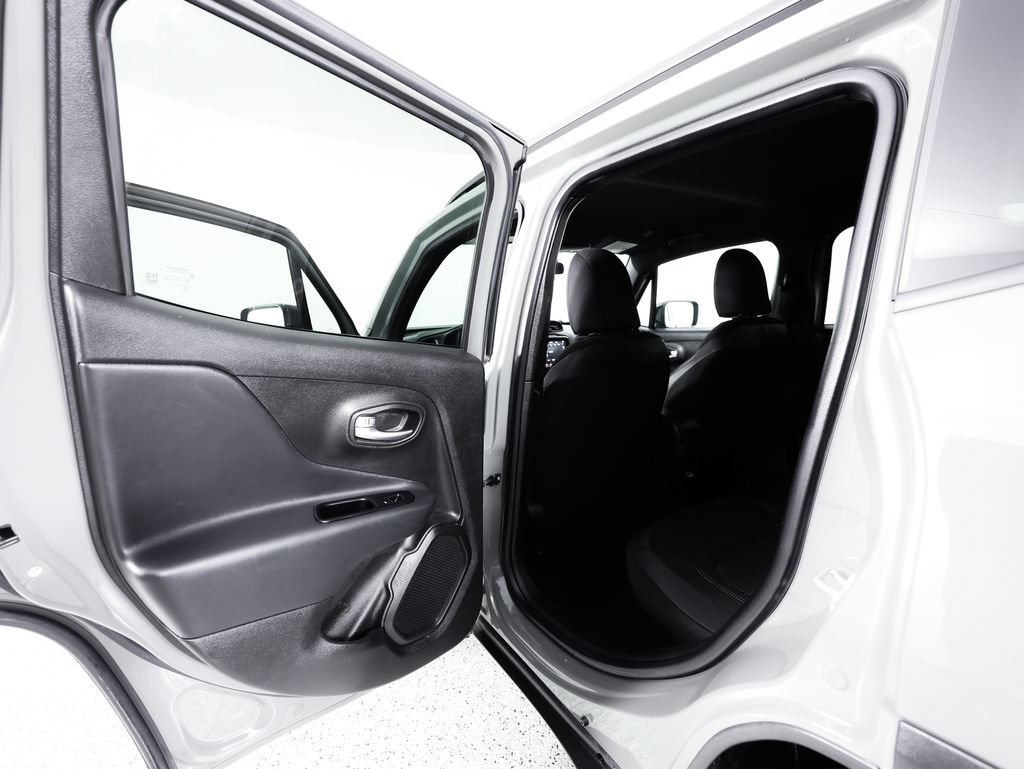 Used 2022 Jeep Renegade Altitude AWD/4WD image 16