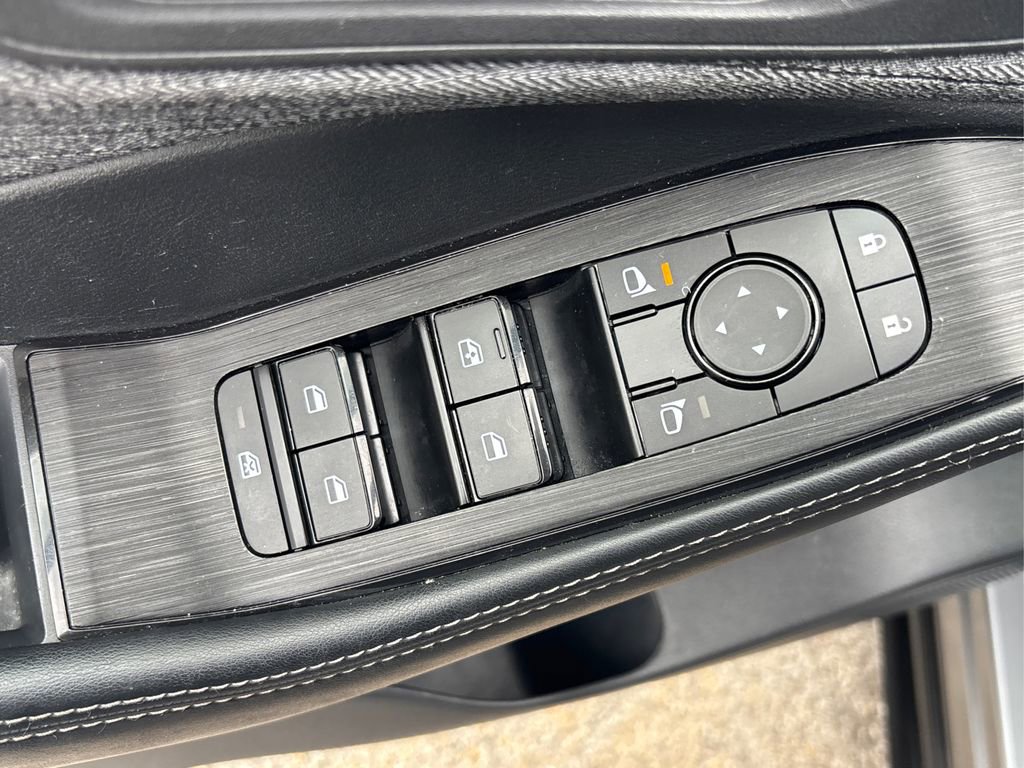 Used 2023 Nissan Rogue SV image 32