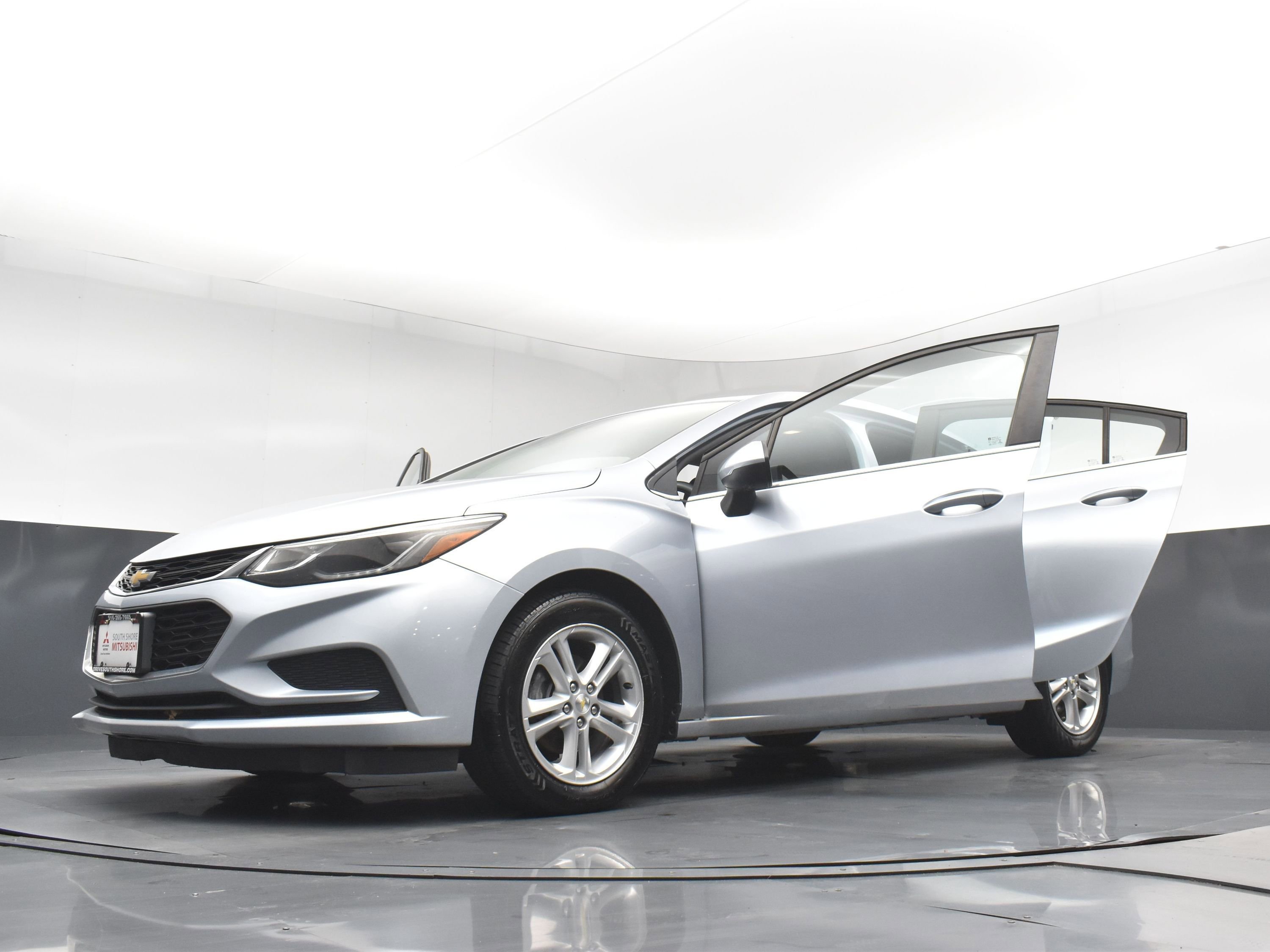 Used 2017 Chevrolet Cruze LT image 34