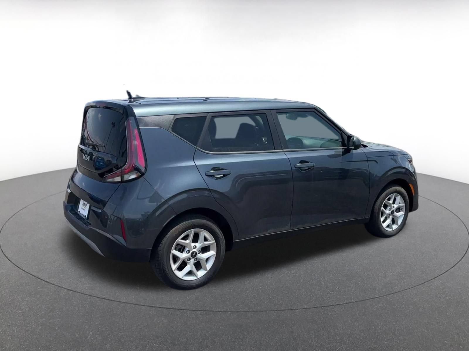 Used 2025 Kia Soul LX w/ LX Technology Package FWD image 12