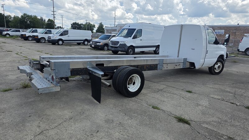 Used 2011 Ford E-450 and Econoline 450 Super Duty RWD image 4