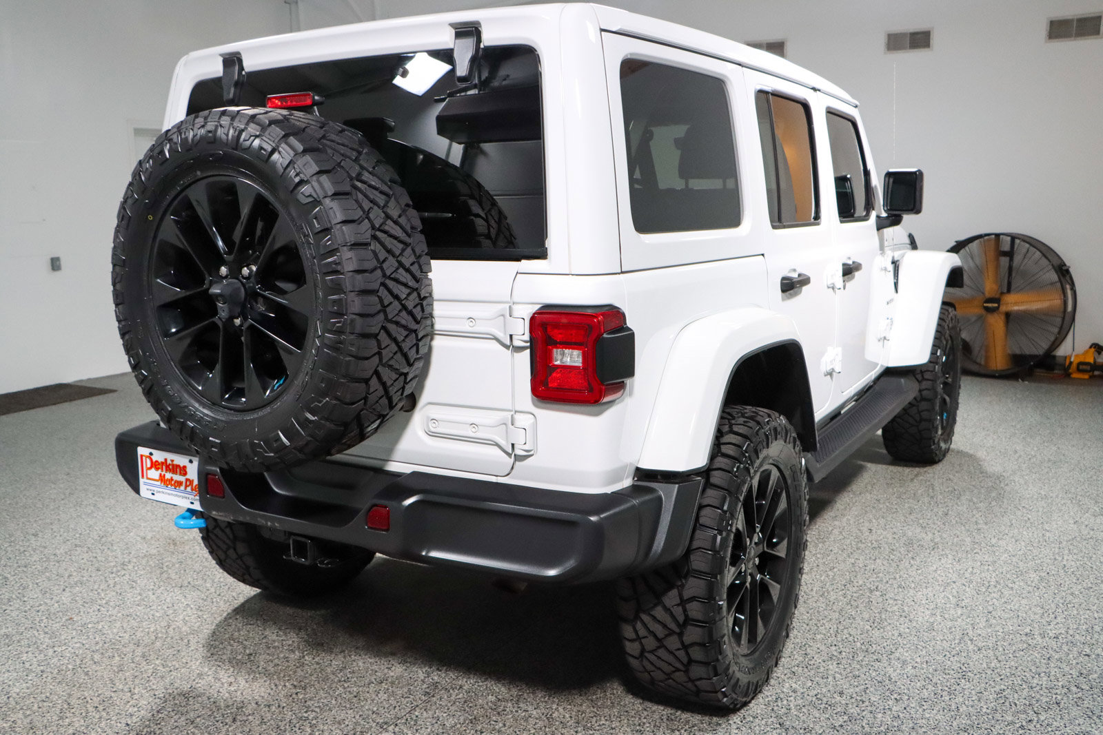 Used 2022 Jeep Wrangler Unlimited Sahara w/ Cold Weather Group image 8