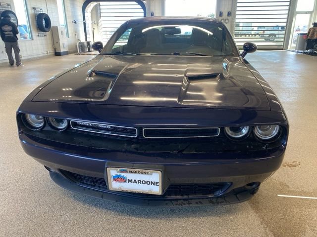 Used 2016 Dodge Challenger SXT image 2