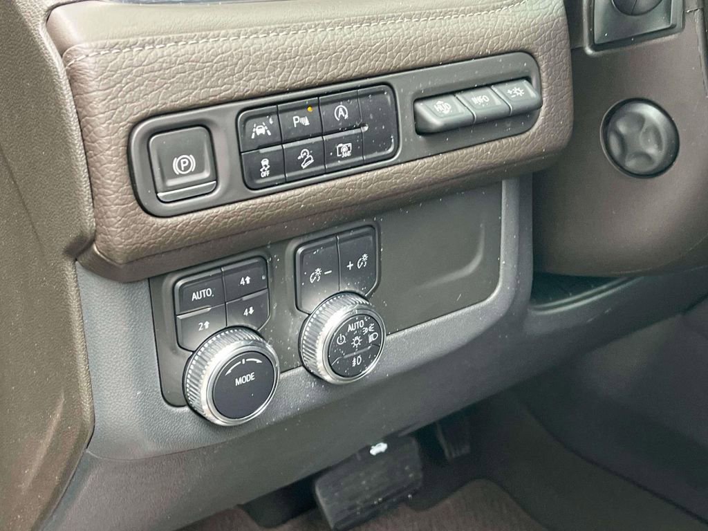 Used 2023 GMC Yukon Denali image 30