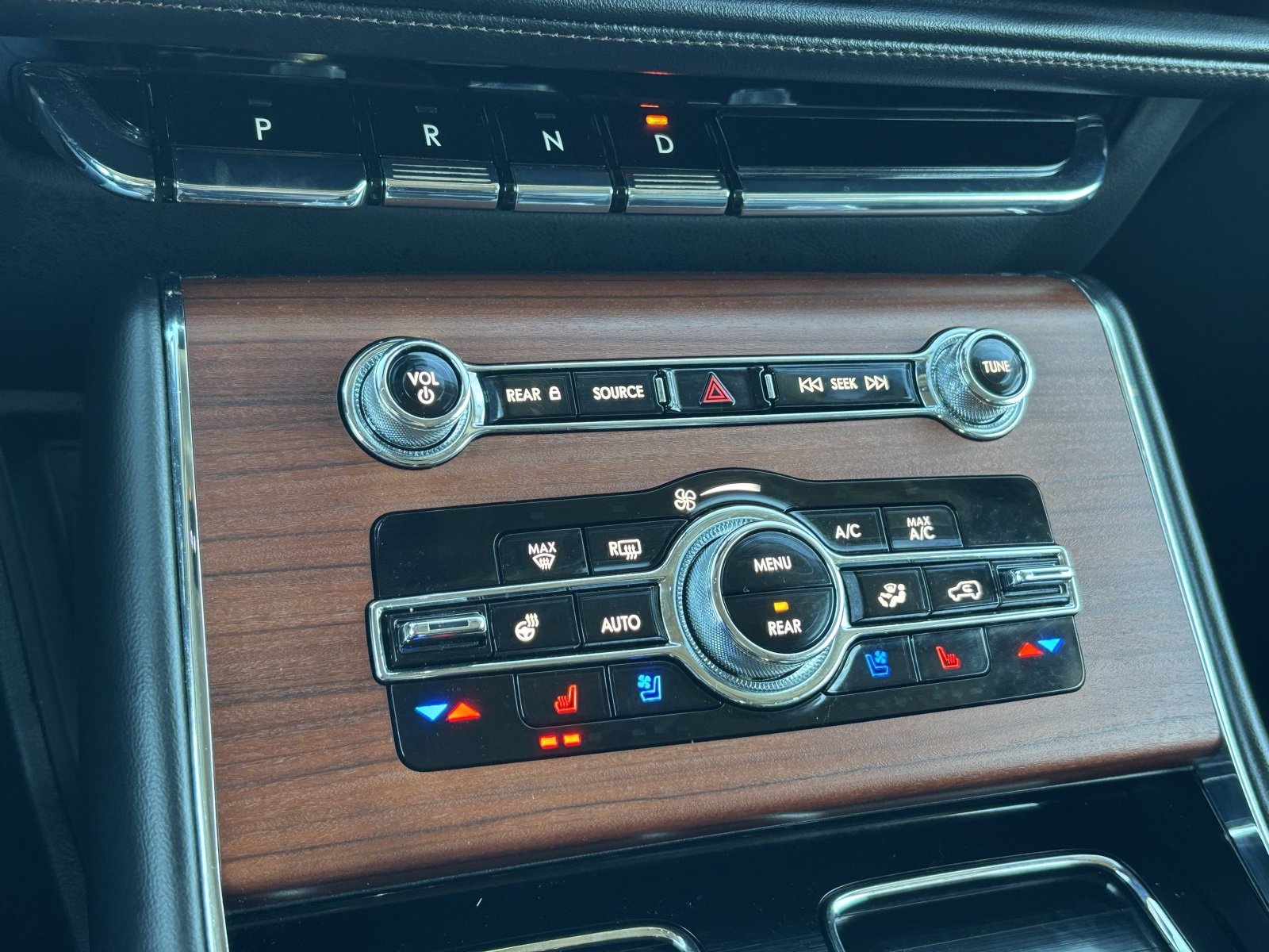 Used 2024 Lincoln Aviator Reserve w/ Equipment Group 201A image 7