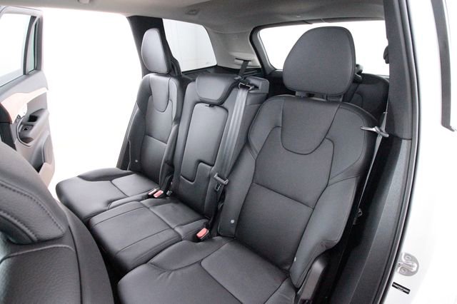 Certified 2025 Volvo XC90 B6 Plus w/ Protection Package Premier image 25