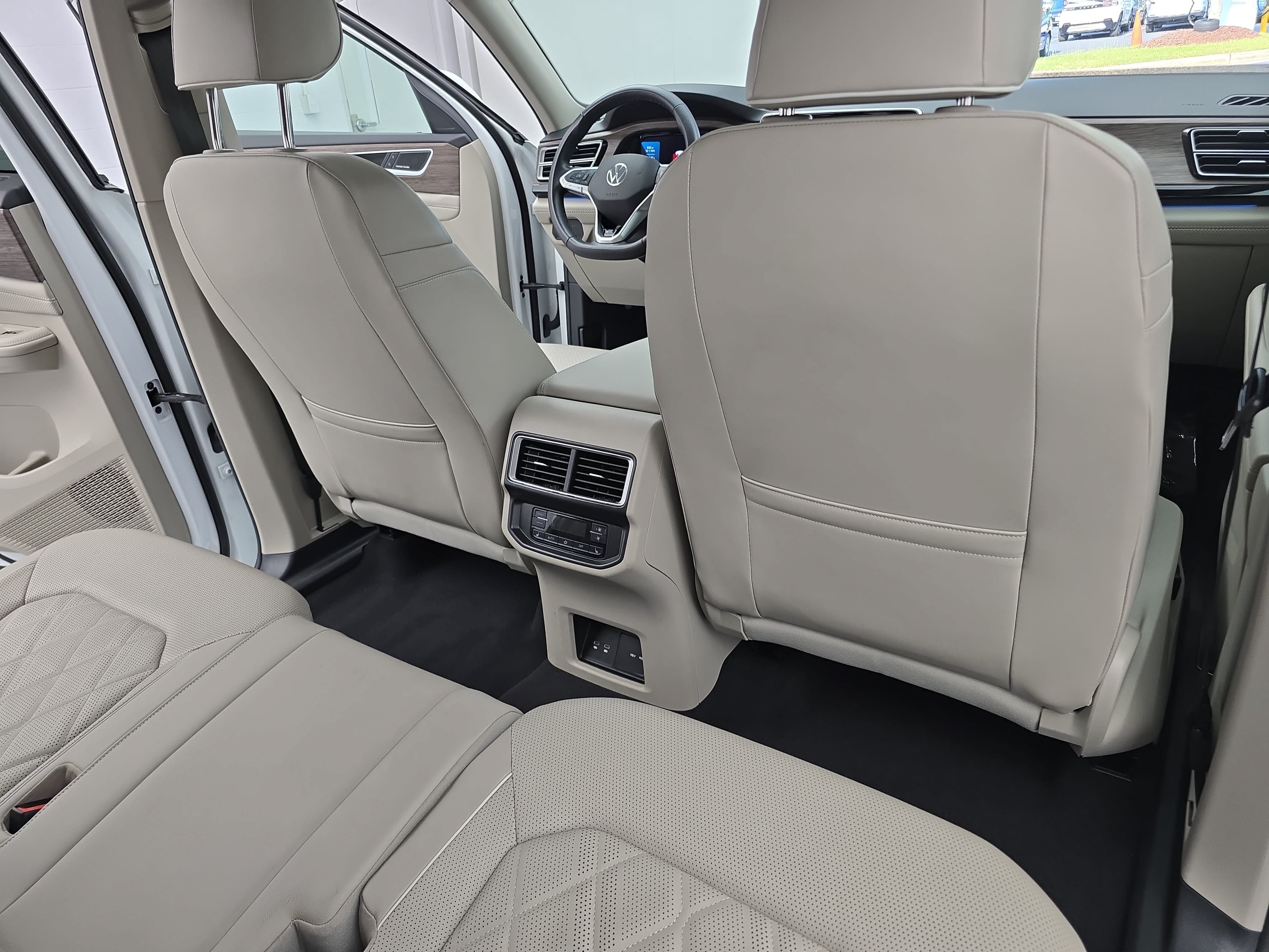 Certified 2024 Volkswagen Atlas SEL Premium R-Line AWD/4WD image 11