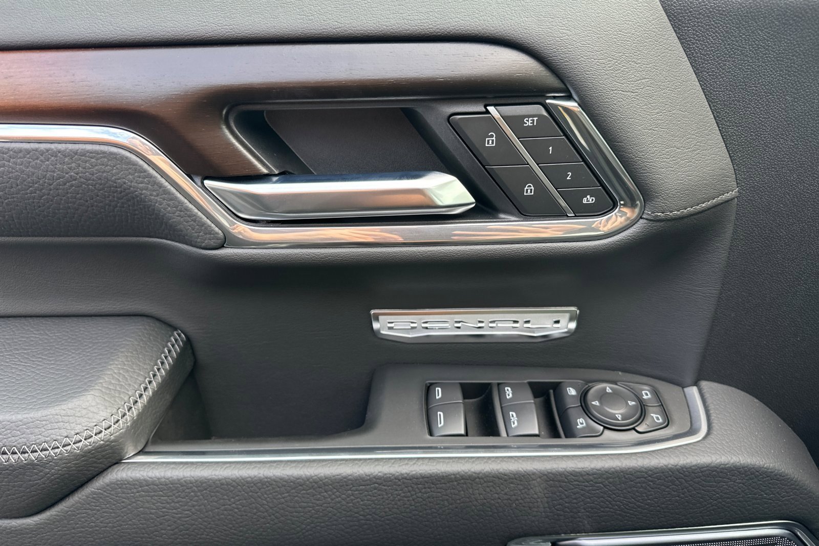 New 2026 GMC Sierra 1500 Denali w/ Denali Reserve Package image 9