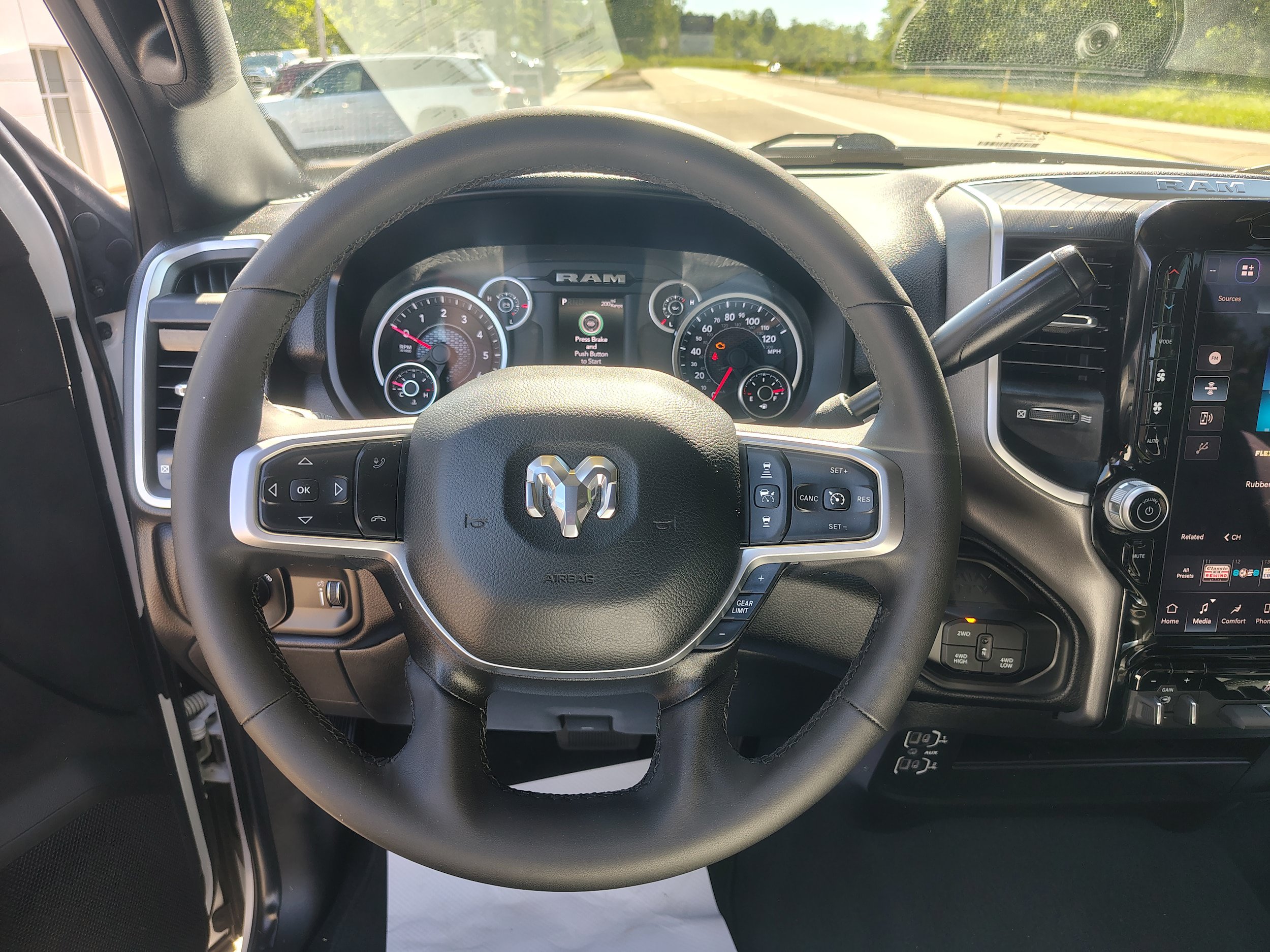 Certified 2025 RAM 2500 Big Horn AWD/4WD image 27