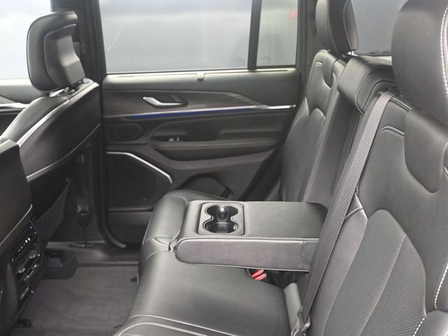 Used 2023 Jeep Grand Cherokee Overland w/ Luxury Tech Group IV AWD/4WD image 29