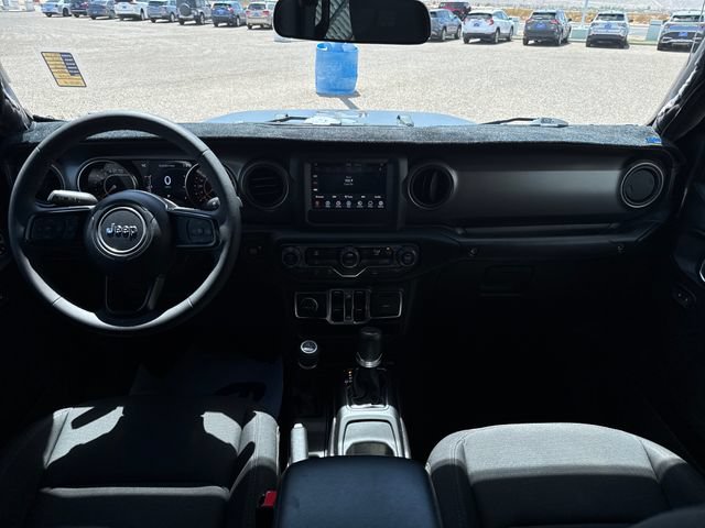 Used 2023 Jeep Gladiator Sport AWD/4WD image 12