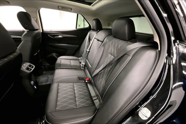 Used 2023 Buick Envision Avenir image 25