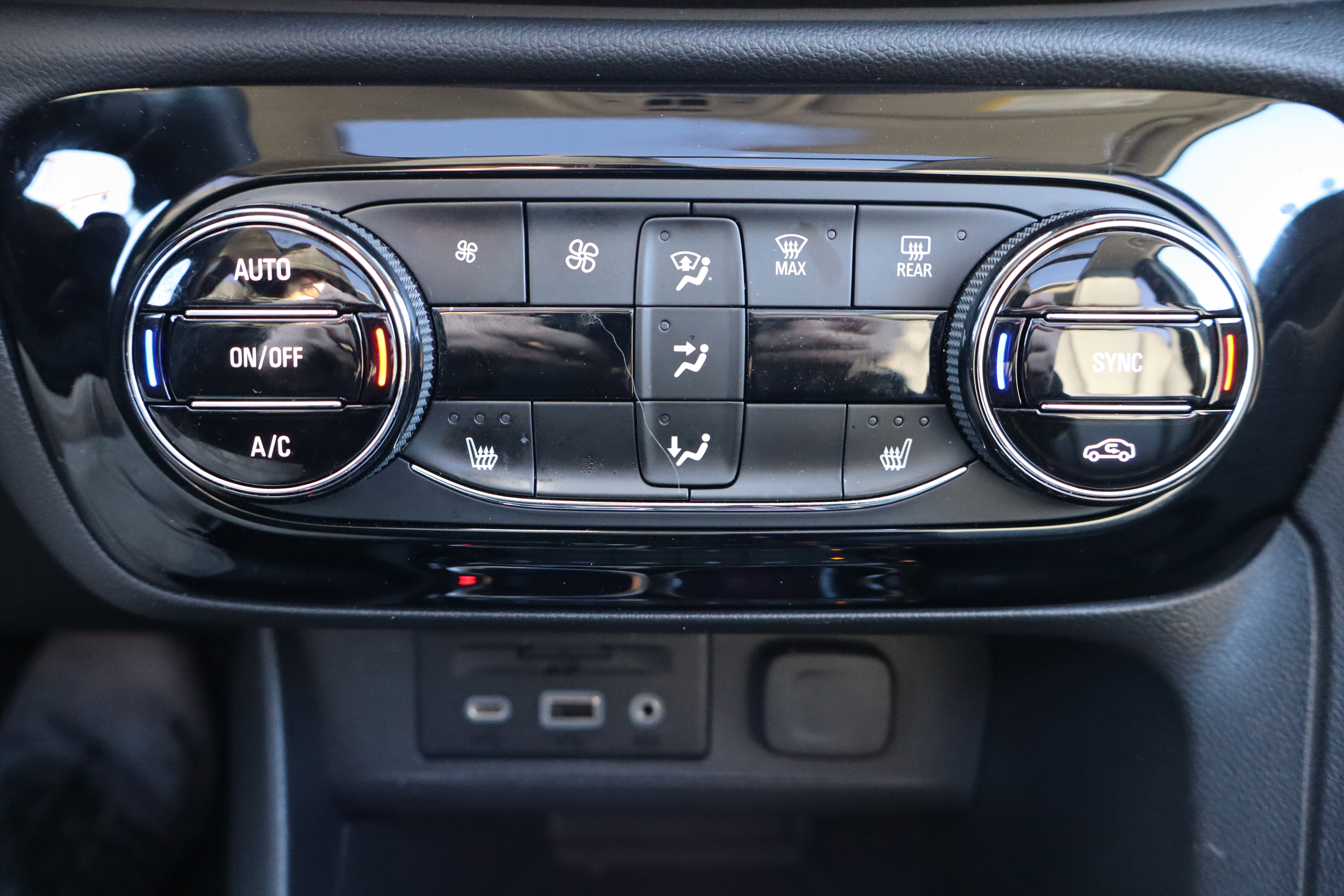 Used 2023 Buick Encore GX Essence w/ Advanced Technology Package image 21