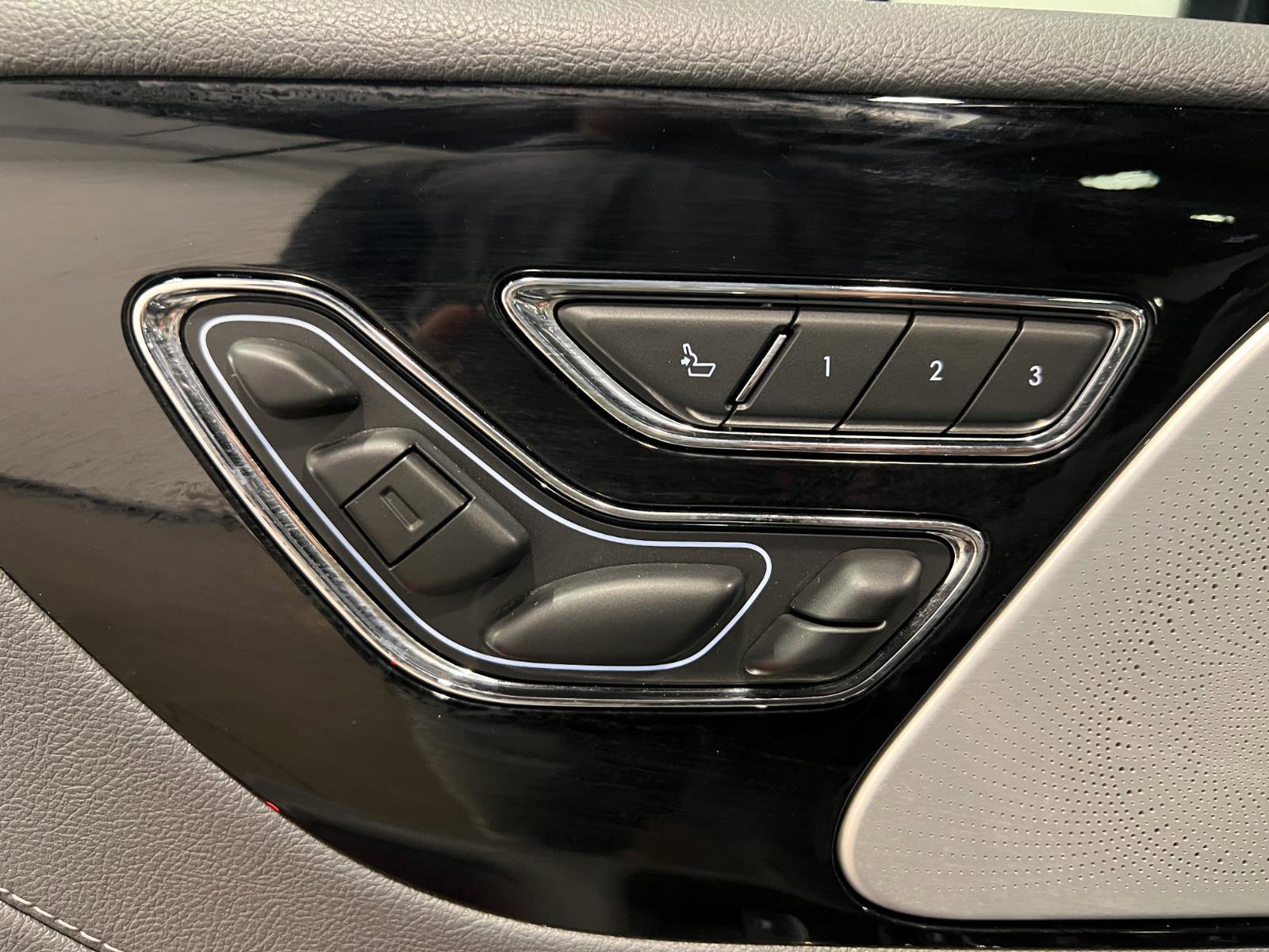 Used 2020 Lincoln Aviator Reserve w/ Equipment Group 202A image 26