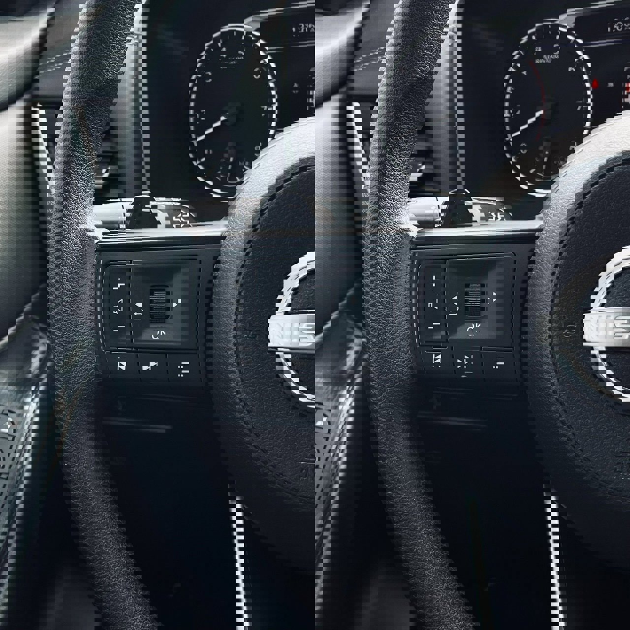 Used 2024 Nissan Rogue S image 12