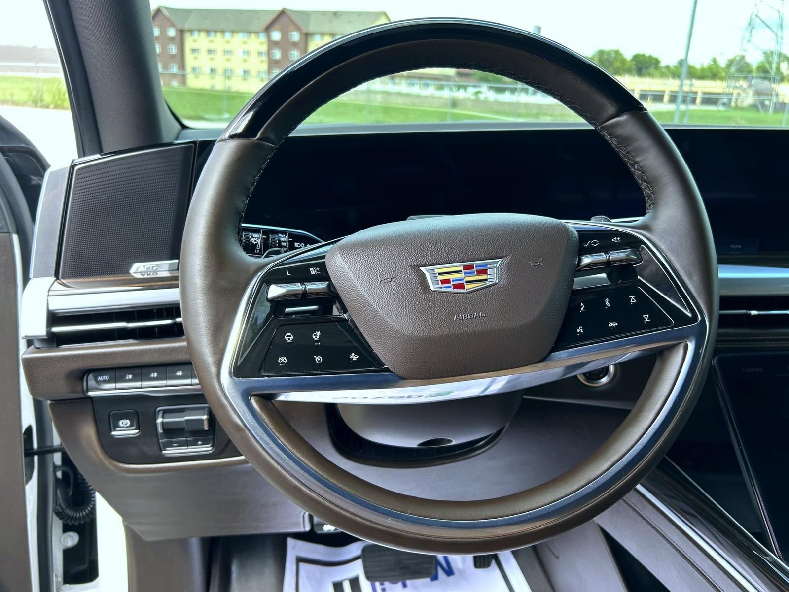 Certified 2025 Cadillac Escalade ESV Premium Luxury w/ Touring Package AWD/4WD image 11