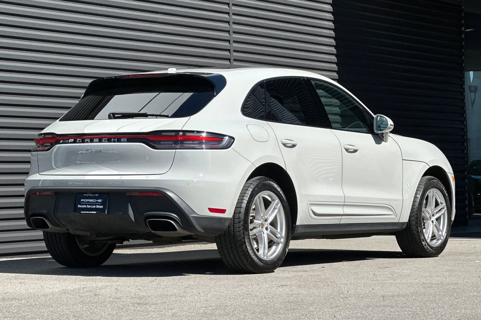 Used 2025 Porsche Macan image 8