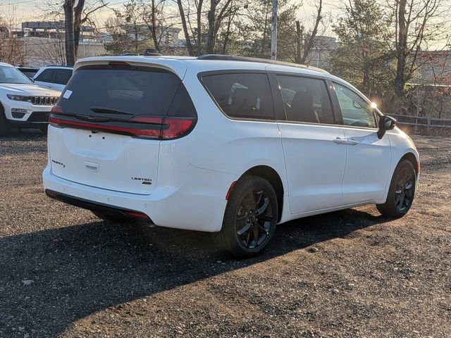 New 2026 Chrysler Pacifica Limited w/ S Appearance Package image 3