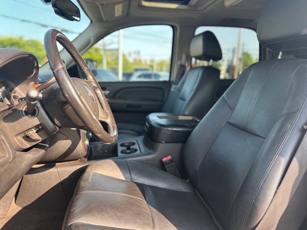Used 2007 GMC Yukon SLT w/ SLT Preferred Equipment Group RWD image 13