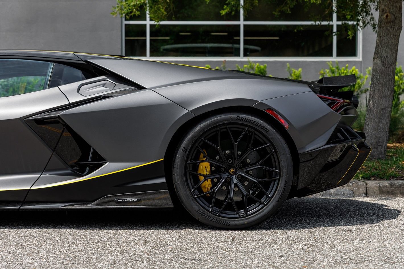 Used 2025 Lamborghini Revuelto AWD/4WD image 34