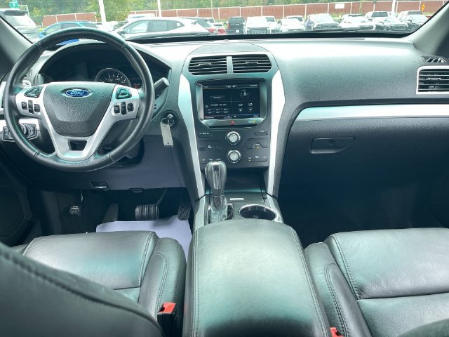 Used 2015 Ford Explorer XLT w/ Equipment Group 202A AWD/4WD image 18