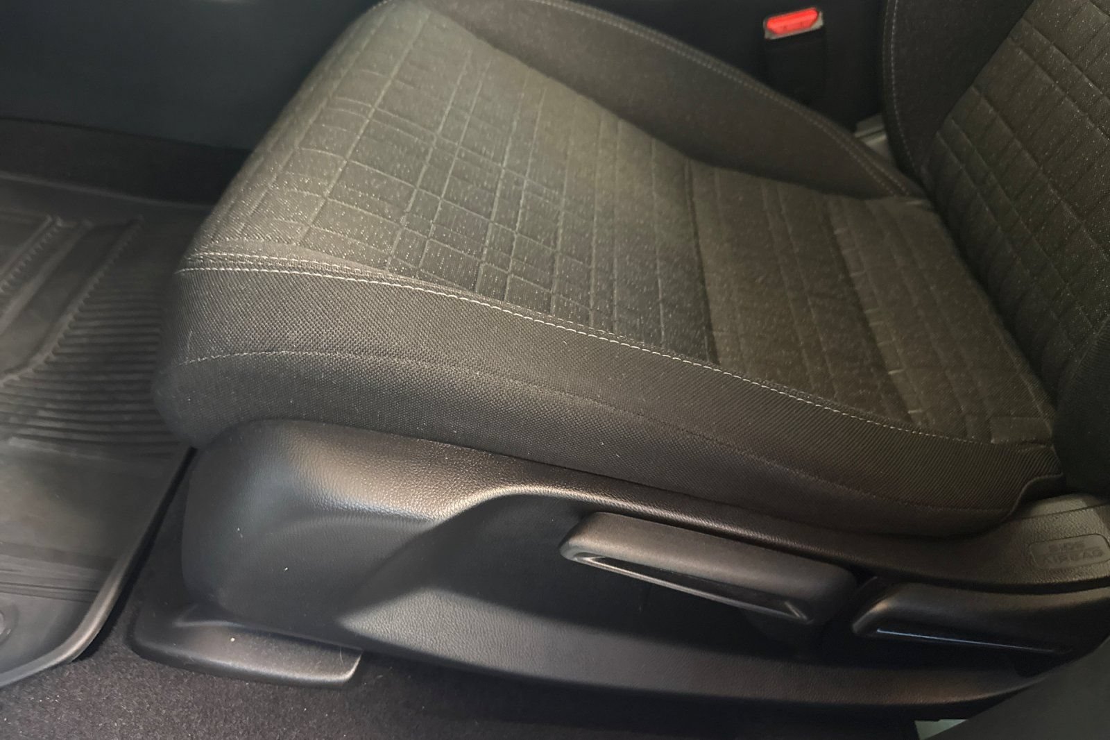 Used 2023 Honda HR-V LX image 15
