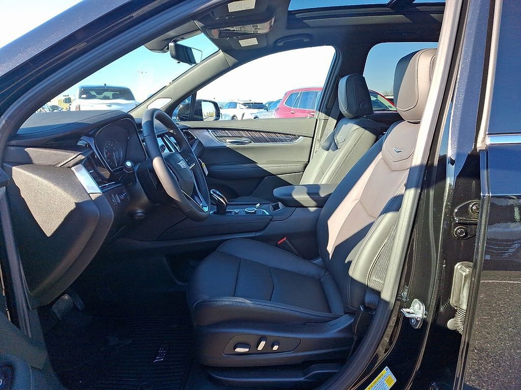 Certified 2025 Cadillac XT6 Premium Luxury w/ Technology Package image 6