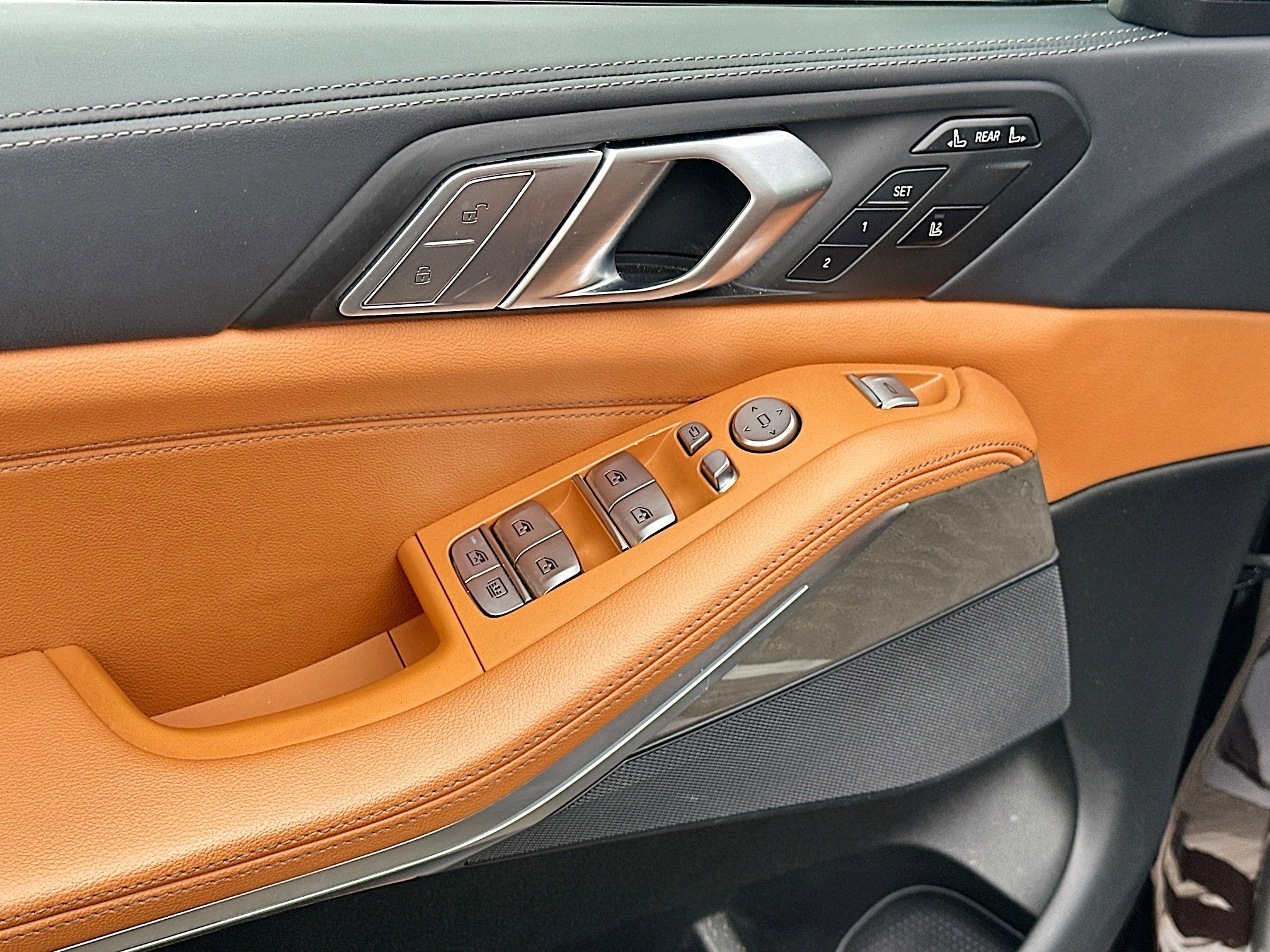 Used 2022 BMW X7 xDrive40i w/ Executive Package image 18