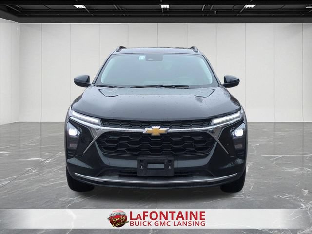 Used 2025 Chevrolet Trax LT FWD image 3