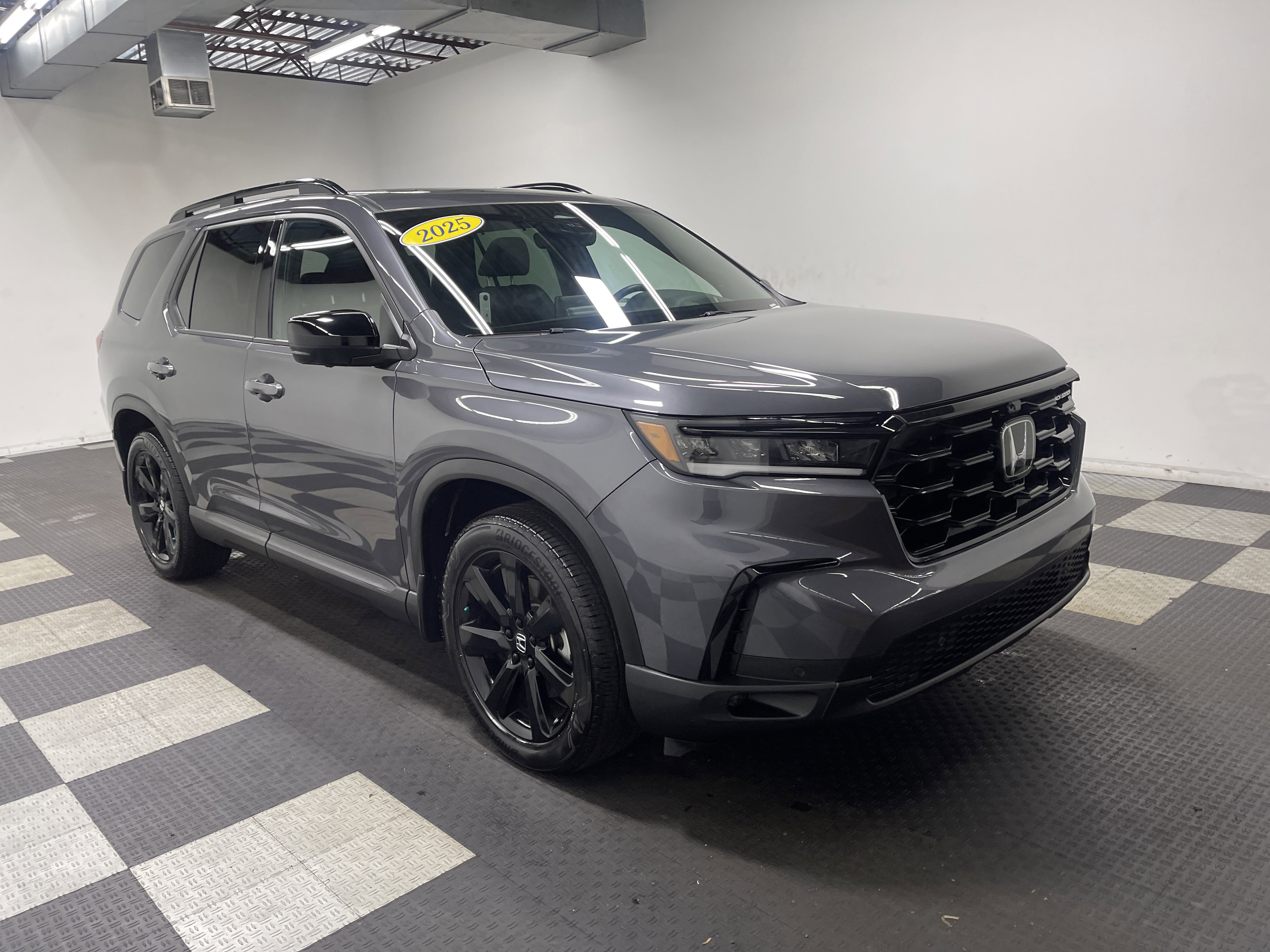 Used 2025 Honda Pilot Black Edition image 6