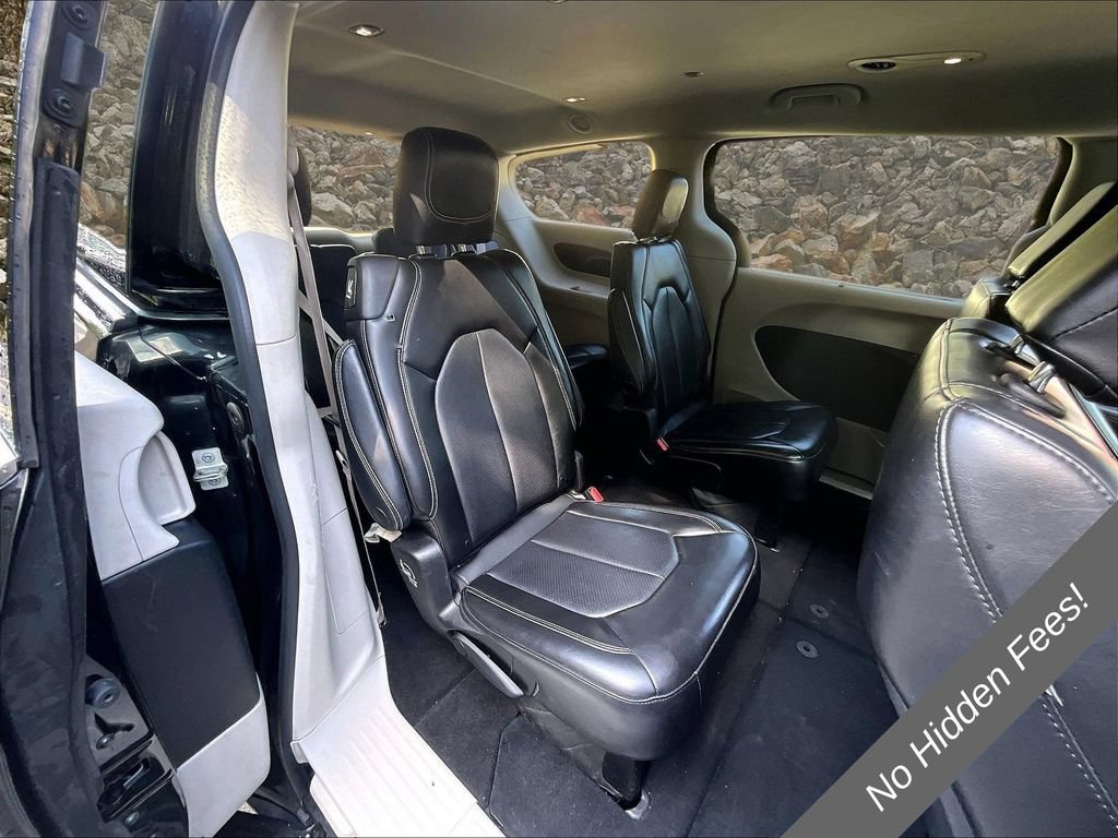 Used 2023 Chrysler Pacifica Touring-L FWD image 24