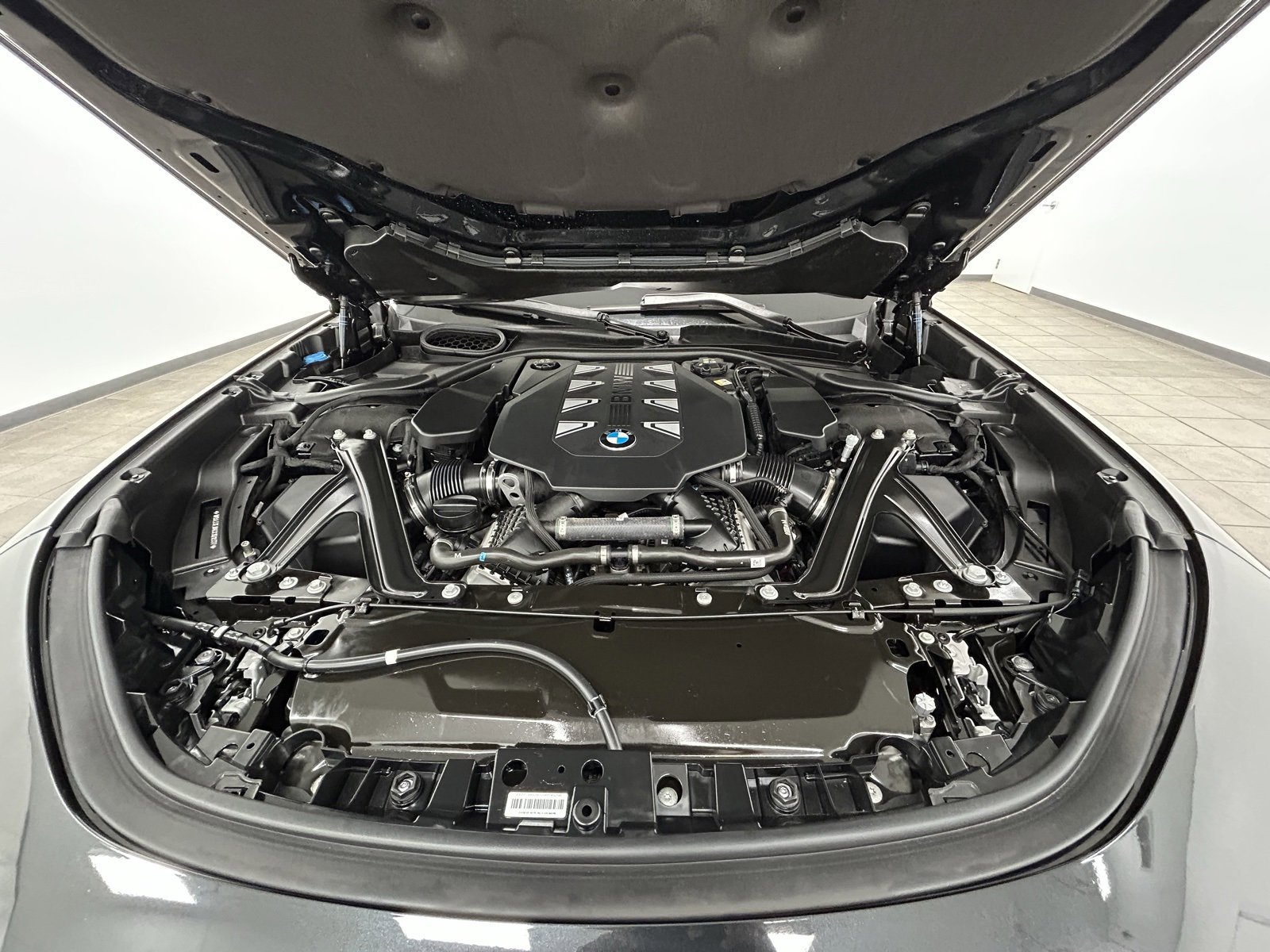 Used 2025 BMW 760i xDrive w/ Premium Package image 42