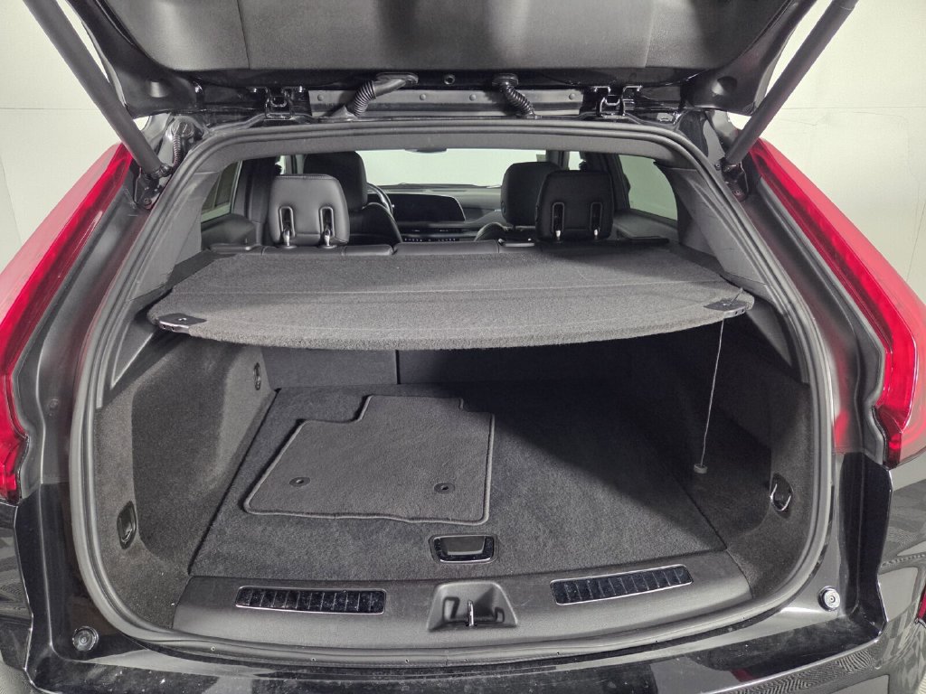 Used 2025 Cadillac XT4 Premium Luxury FWD image 27