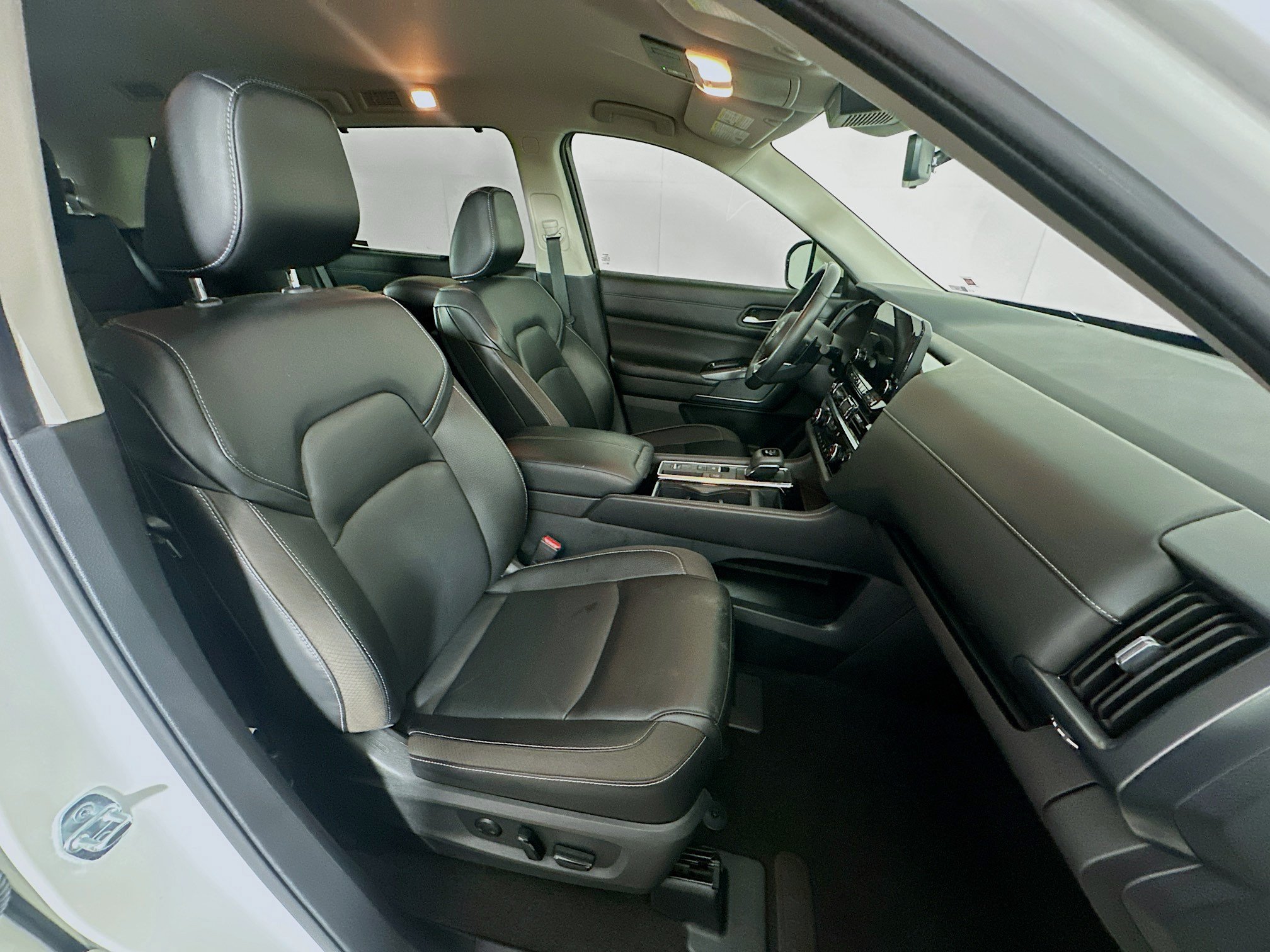 Used 2023 Nissan Pathfinder SL FWD image 34