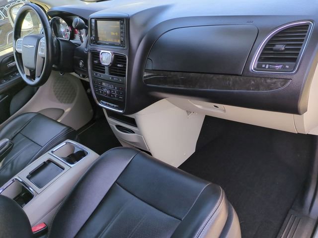 Used 2014 Chrysler Town & Country Touring-L w/ Driver Convenience Group image 28