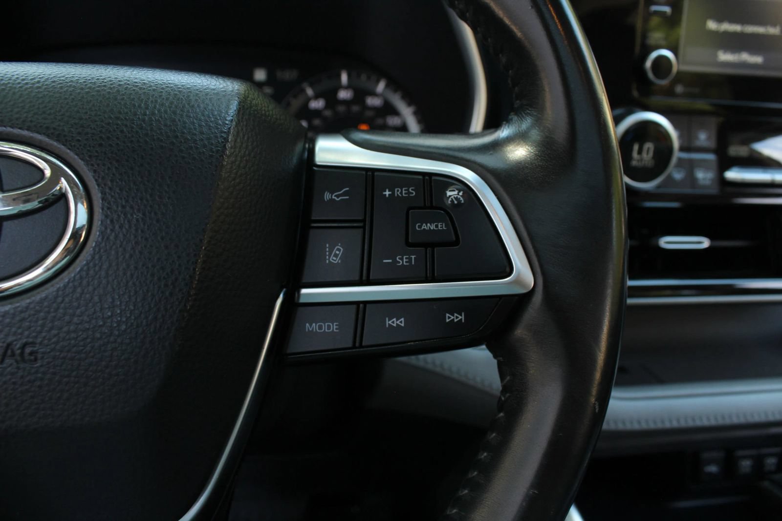 Used 2021 Toyota Highlander XLE AWD/4WD image 31
