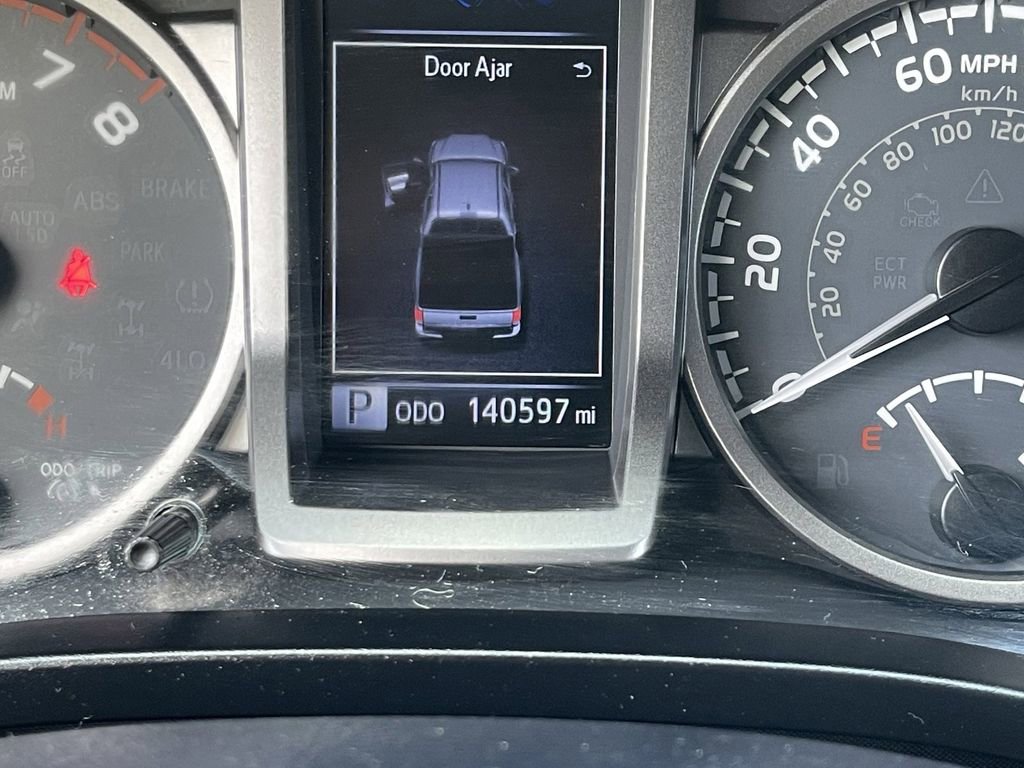 Used 2016 Toyota Tacoma Limited w/ Towing Package RWD image 31