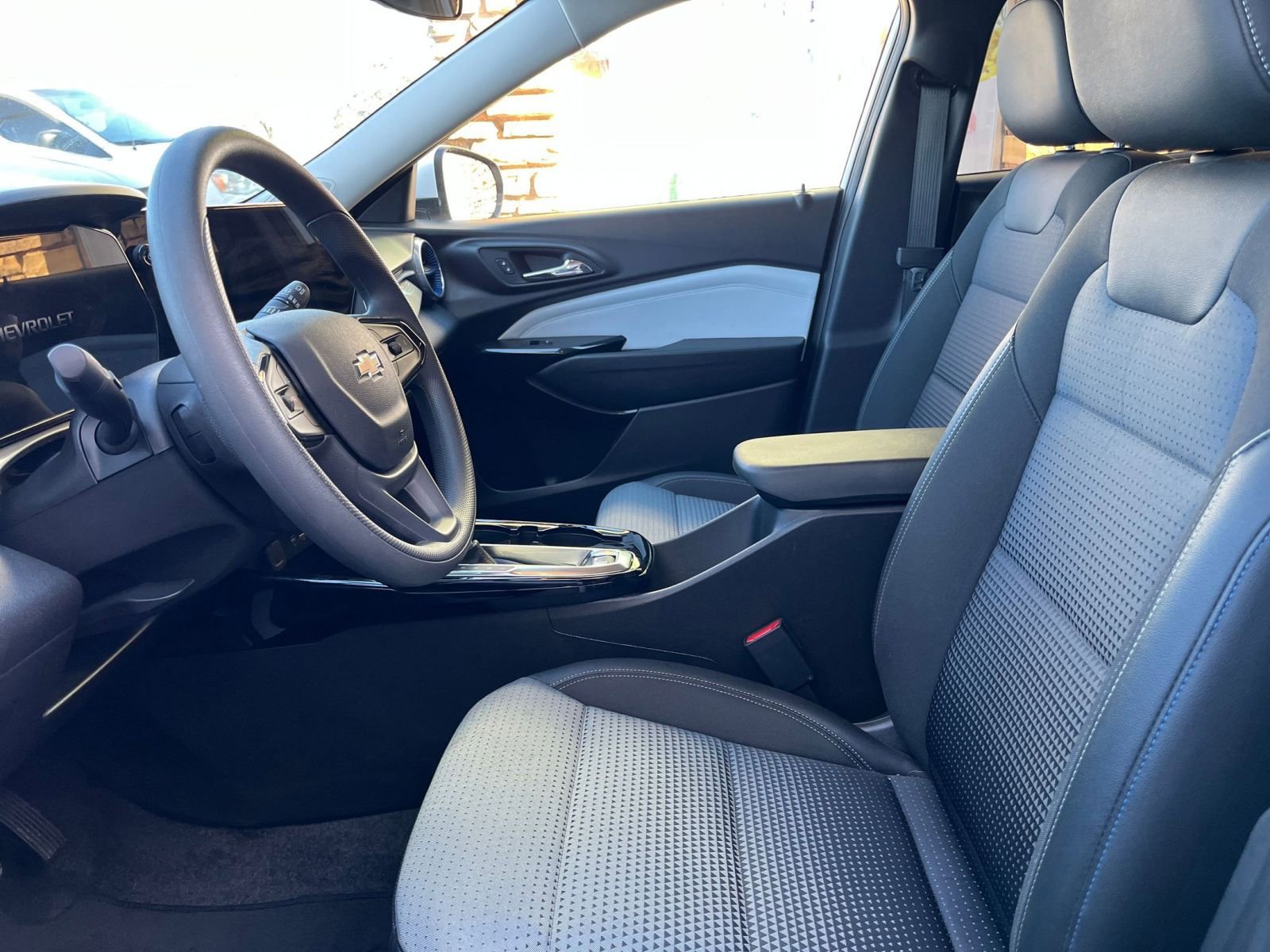 Used 2025 Chevrolet Trax LT image 25