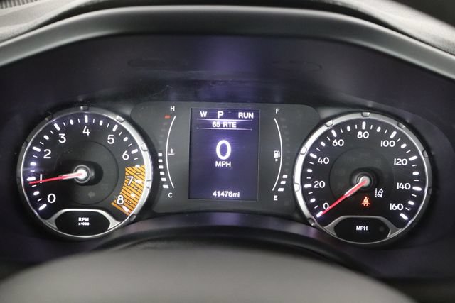 Used 2023 Jeep Renegade Latitude w/ Sun & Fun Group AWD/4WD image 11