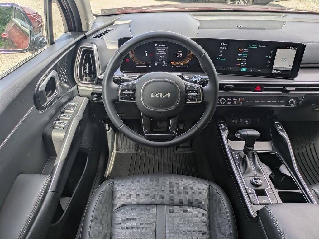 Used 2025 Kia Sorento EX w/ Panoramic Sunroof Package FWD image 16