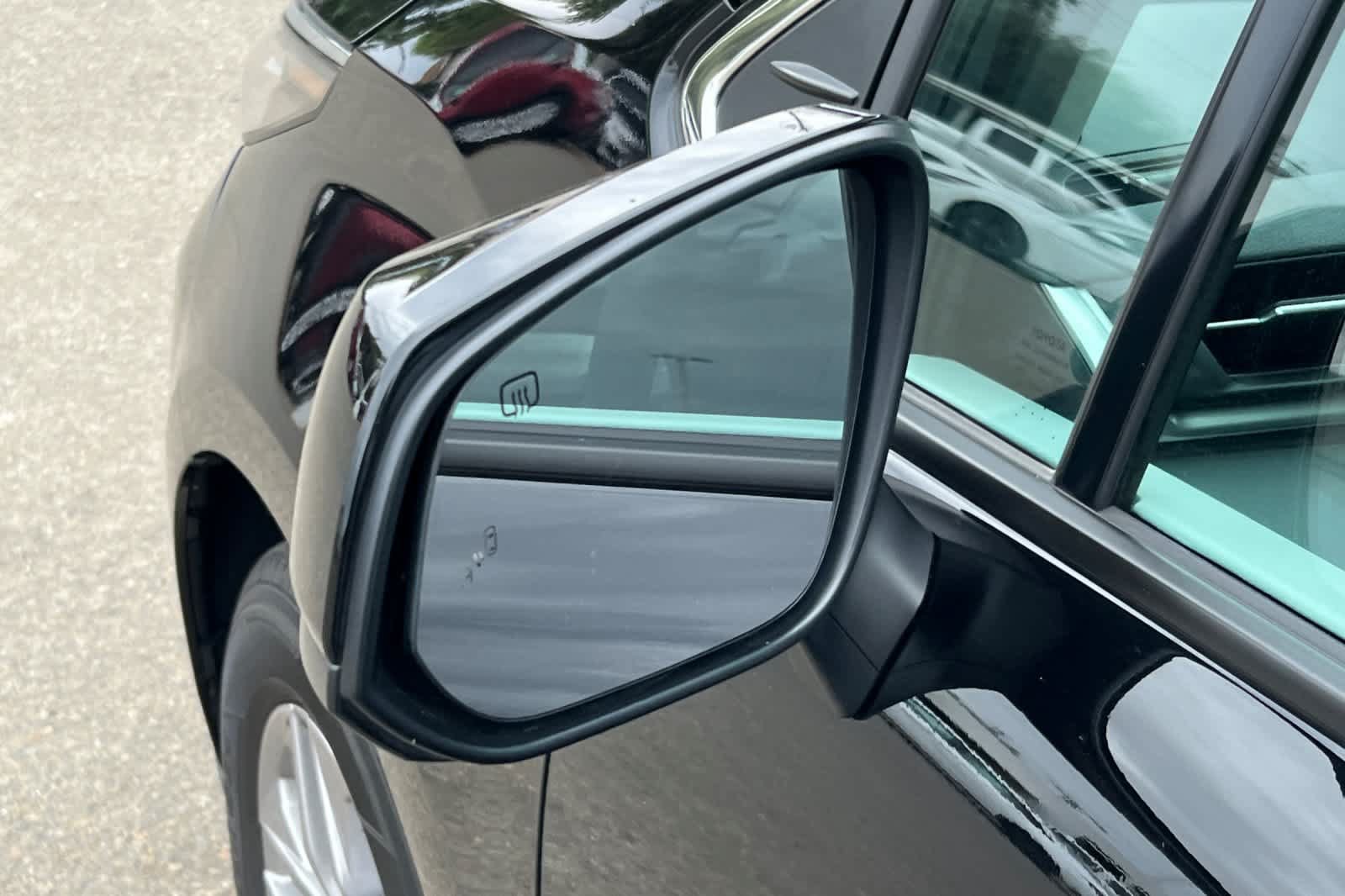 Certified 2025 Toyota Sienna LE FWD image 11