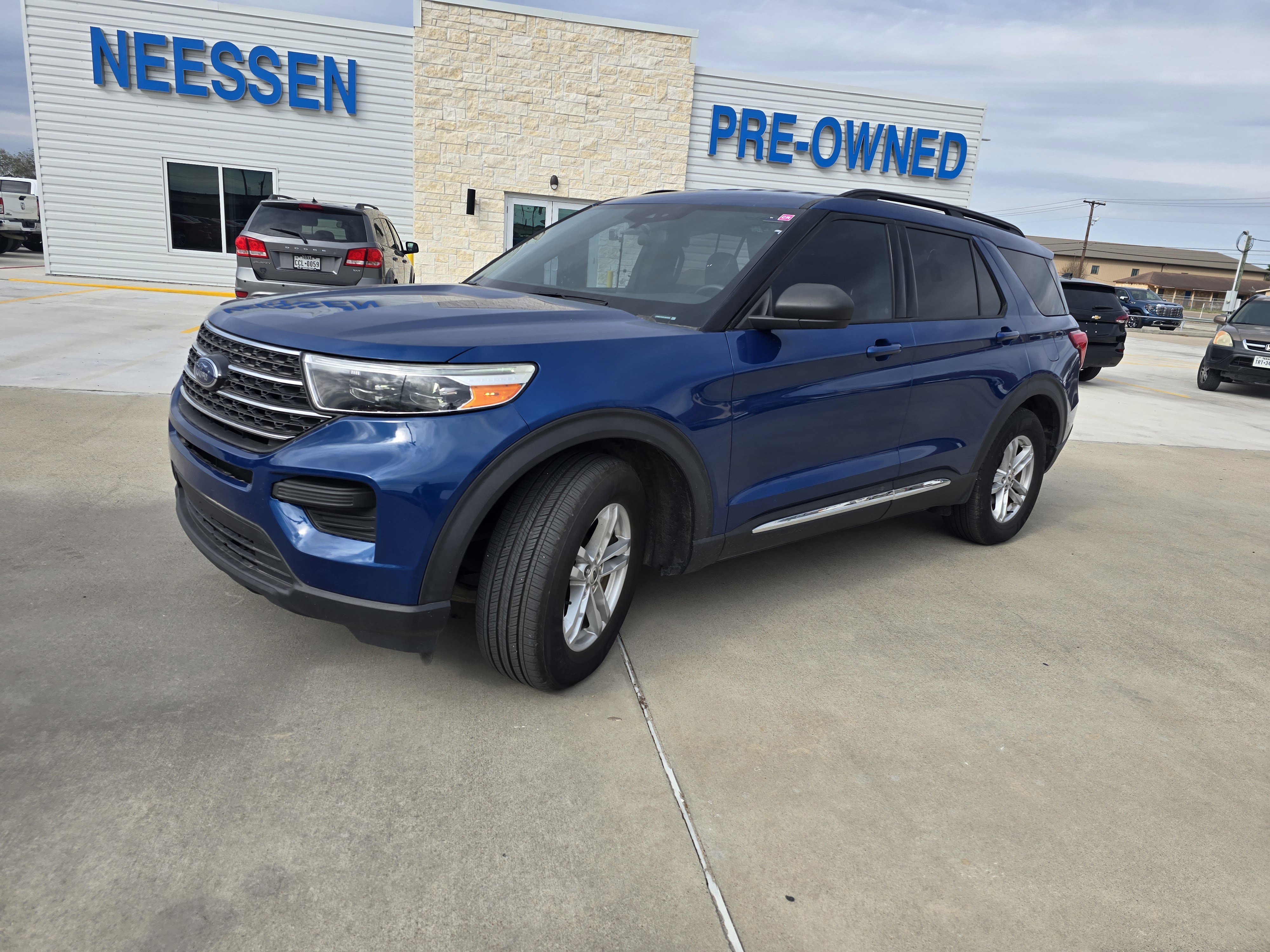 Used 2020 Ford Explorer XLT w/ Class III Trailer Tow Package image 7