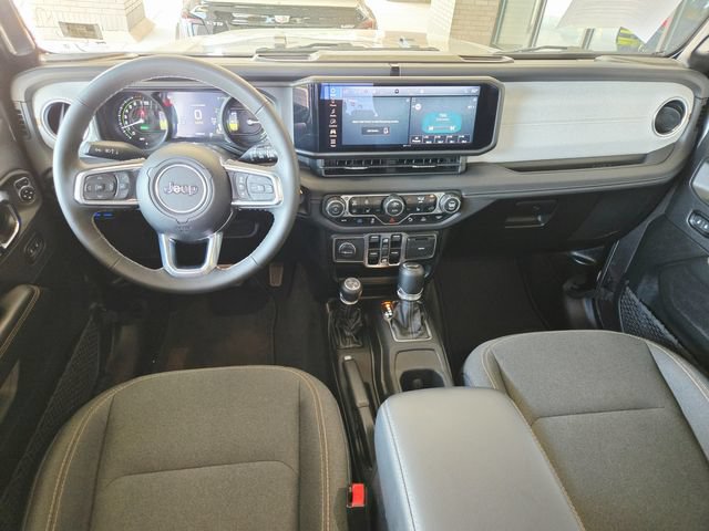 Used 2025 Jeep Wrangler Unlimited Sahara w/ Safety Group AWD/4WD image 14